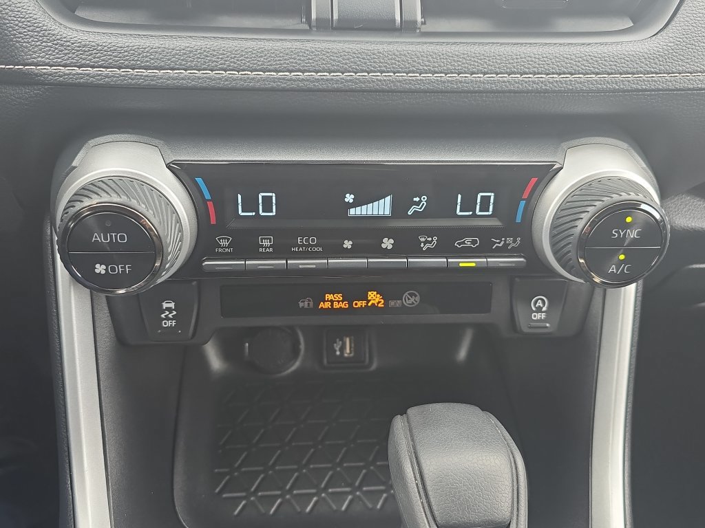 Used 2025 Toyota RAV4 XLE AWD/4WD image 26