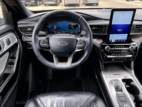 Used 2023 Ford Explorer Platinum w/ Technology Package AWD/4WD image 5