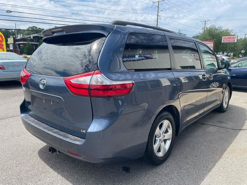 Used 2017 Toyota Sienna LE FWD image 4