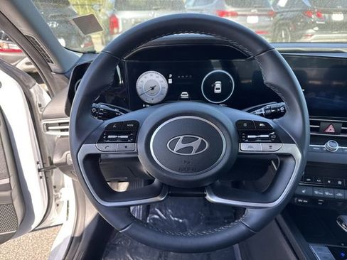 Certified 2025 Hyundai Elantra SEL FWD image 23
