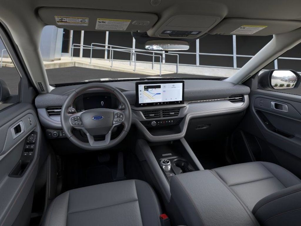 Used 2025 Ford Explorer Active w/ Active Comfort Package RWD image 10