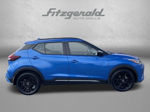 Used 2023 Nissan Kicks SR w/ SR Premium Package FWD image 3