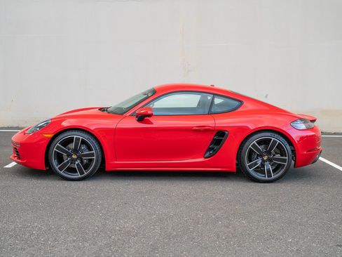 New 2025 Porsche 718 Cayman image 2