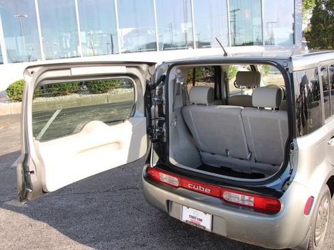 Used 2011 Nissan Cube 1.8 S w/ Interior Designer Pkg FWD image 11