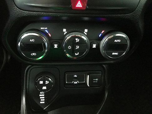 Used 2016 Jeep Renegade Trailhawk image 28