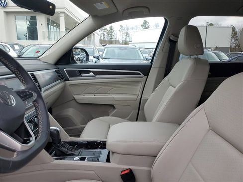 Certified 2023 Volkswagen Atlas SE image 17