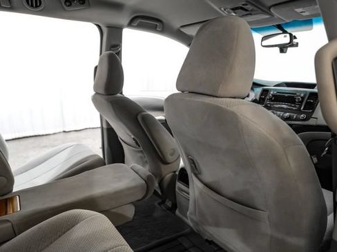Used 2011 Toyota Sienna LE FWD image 36