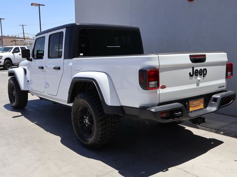 Used 2021 Jeep Gladiator Sport AWD/4WD image 3