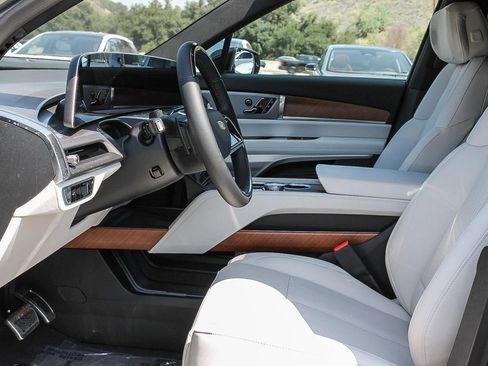 Used 2026 Cadillac Vistiq Luxury image 20