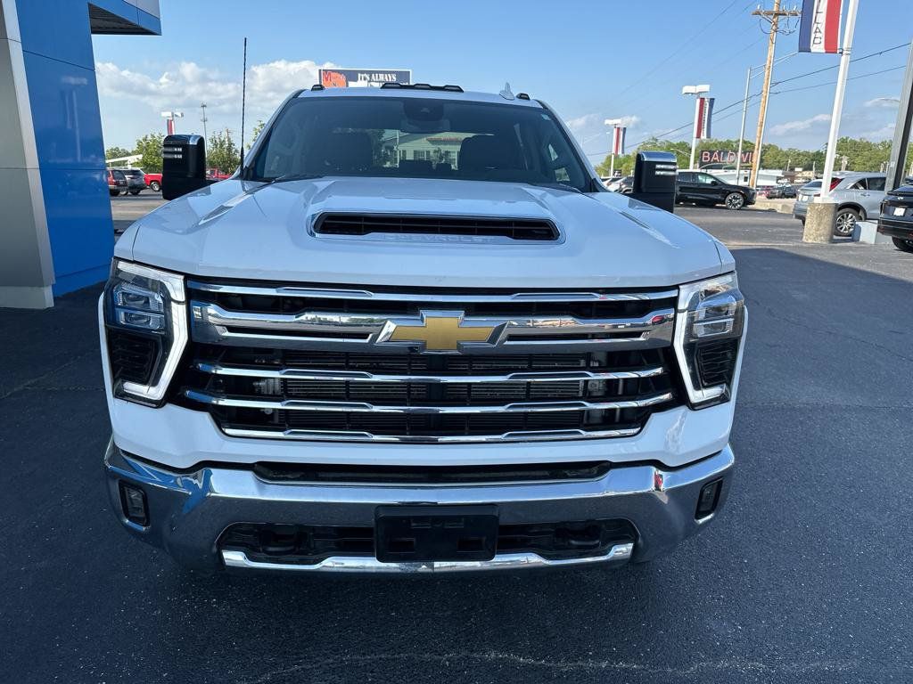 Used 2024 Chevrolet Silverado 3500 LTZ w/ LTZ Convenience Package AWD/4WD image 2