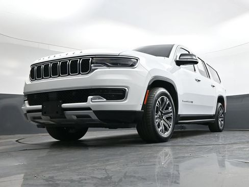 Used 2024 Jeep Wagoneer L Series II w/ Flexible Seating Group image 39