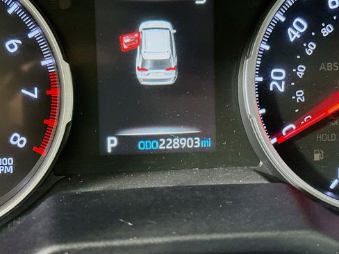 Used 2020 Toyota RAV4 LE image 19