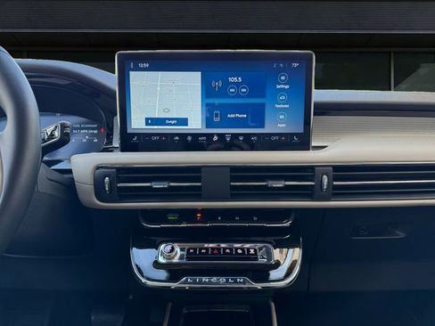 Used 2025 Lincoln Corsair FWD image 11