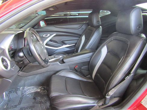 Used 2016 Chevrolet Camaro LT RWD image 6