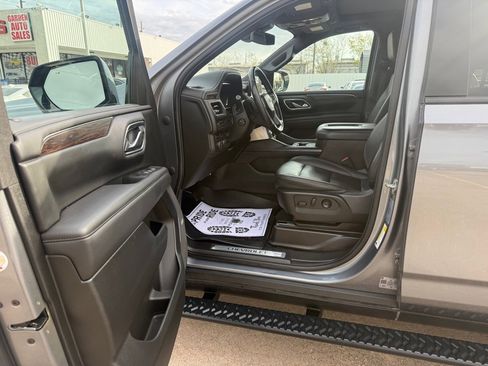 Used 2022 Chevrolet Tahoe Z71 w/ Z71 Off-Road Package image 5