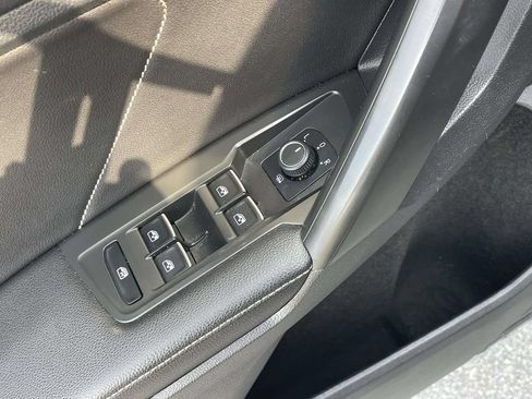 Certified 2023 Volkswagen Tiguan SE FWD image 21
