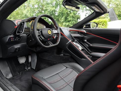 Used 2025 Ferrari Roma Spider image 6