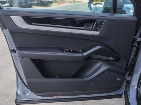 New 2026 Porsche Cayenne S image 28