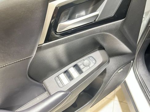 Used 2025 Mitsubishi Outlander AWD image 22