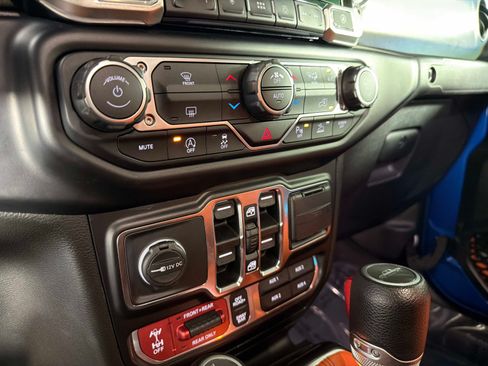 Used 2021 Jeep Gladiator Rubicon w/ Safety Group AWD/4WD image 41