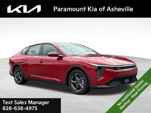 New 2025 Kia K4 LXS image 1