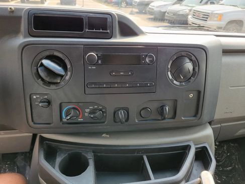 Used 2016 Ford E-450 and Econoline 450 Super Duty image 12