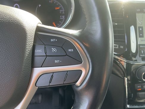 Used 2022 Jeep Grand Cherokee Laredo X image 15