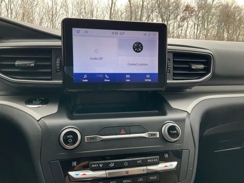 Used 2020 Ford Explorer XLT w/ Equipment Group 202A image 3