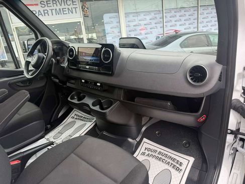 Used 2025 Mercedes-Benz Sprinter 2500 image 39