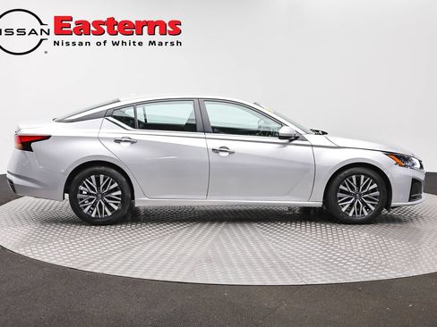Used 2023 Nissan Altima 2.5 SV FWD image 4
