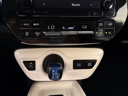Used 2016 Toyota Prius Three Touring FWD image 20