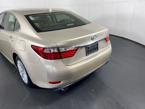 Used 2014 Lexus ES 350 w/ Luxury Package FWD image 9