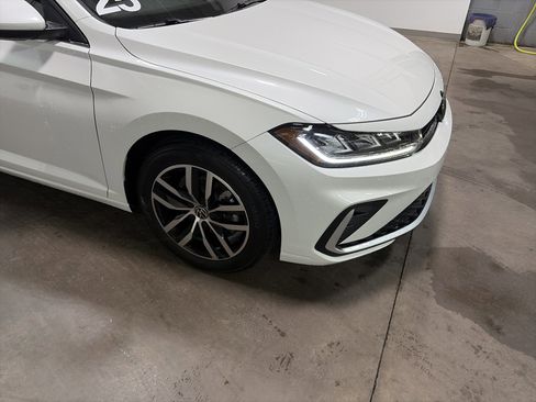 Certified 2025 Volkswagen Jetta SE image 34