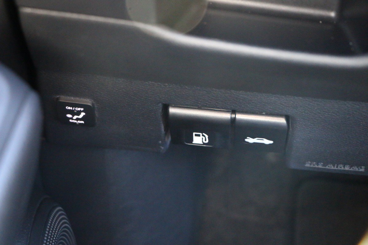 Used 2022 Nissan Kicks SR w/ Interior Electronics Package FWD image 21