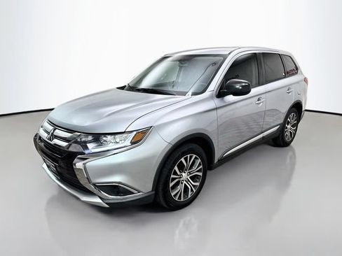 Used 2017 Mitsubishi Outlander ES FWD image 3