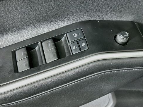 Used 2021 Toyota Highlander XLE FWD image 15