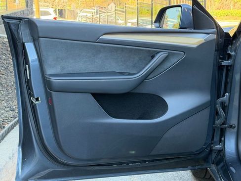 Used 2023 Tesla Model Y Long Range image 28