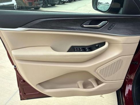 New 2025 Jeep Grand Cherokee L Limited w/ Luxury Tech Group II RWD image 12