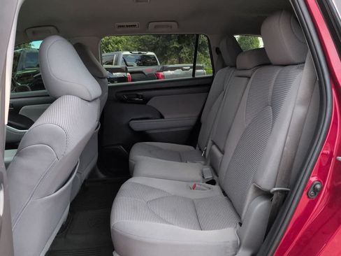Used 2025 Toyota Highlander LE FWD image 14