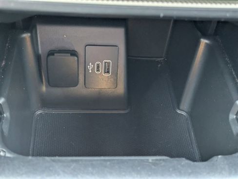 Used 2025 Ford Explorer Active image 27