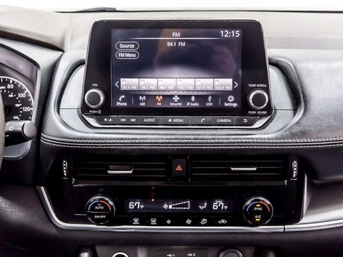 Used 2022 Nissan Rogue SV image 17