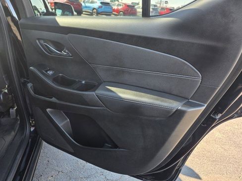 Used 2023 Chevrolet Traverse LT image 11