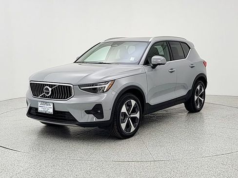 Certified 2025 Volvo XC40 B5 Plus AWD/4WD image 1