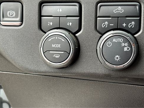 Used 2024 Chevrolet Silverado 2500 LT AWD/4WD image 6