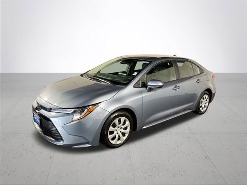 Used 2023 Toyota Corolla LE image 2