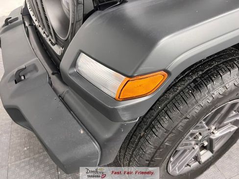 Used 2025 Jeep Wrangler Unlimited Sport AWD/4WD image 12