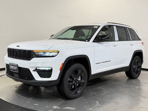New 2025 Jeep Grand Cherokee Limited w/ Luxury Tech Group II image 2