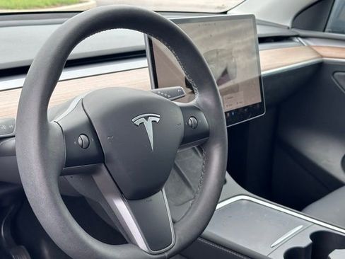 Used 2023 Tesla Model Y Long Range image 9