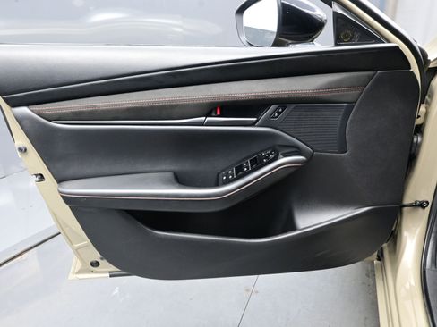 Used 2024 MAZDA MAZDA3 s image 9