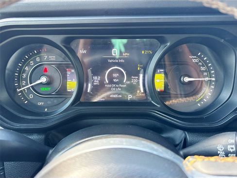 Used 2024 Jeep Wrangler Unlimited Sahara AWD/4WD image 12